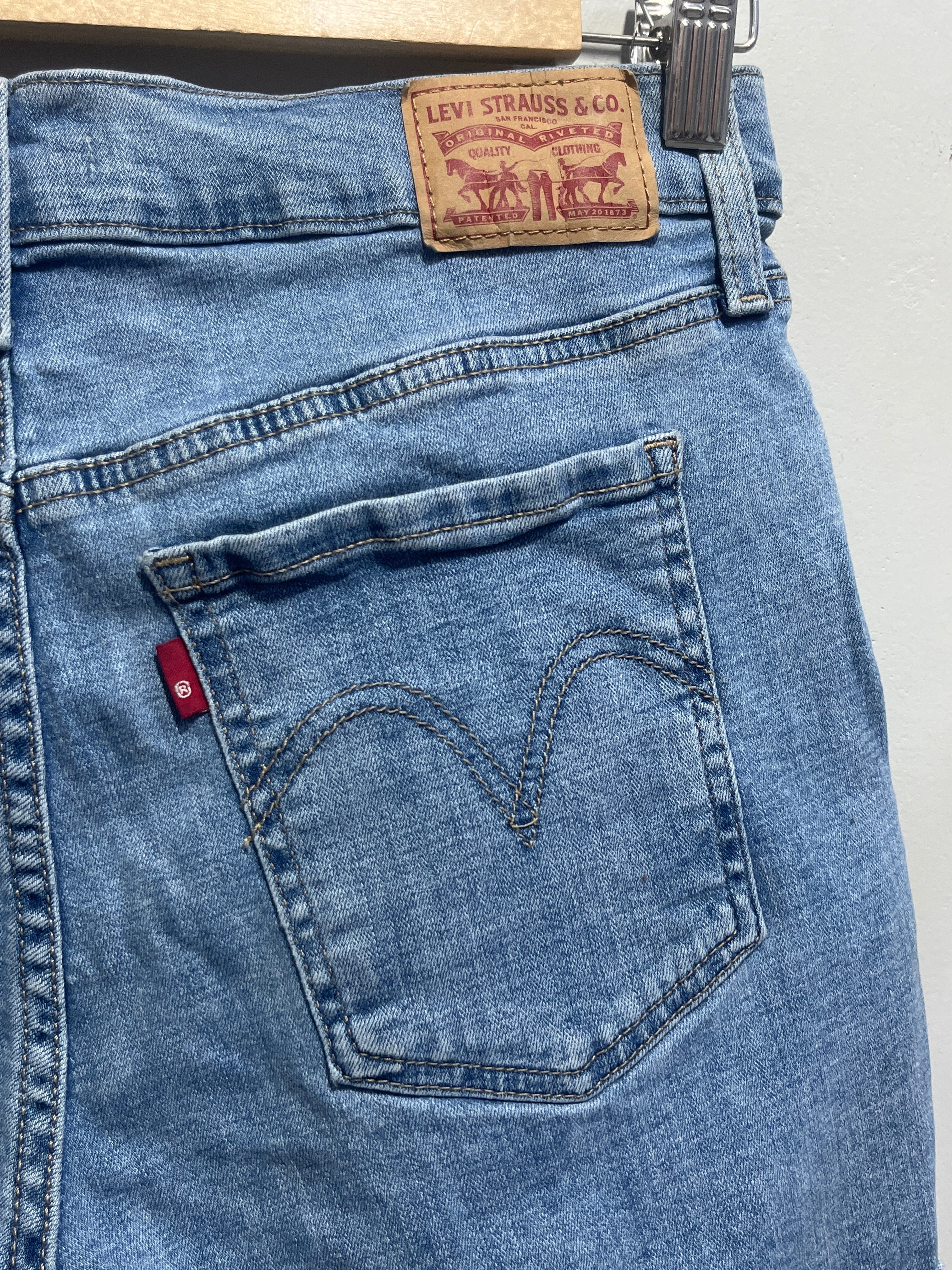 LEVIS DENIM SEXY SHORT