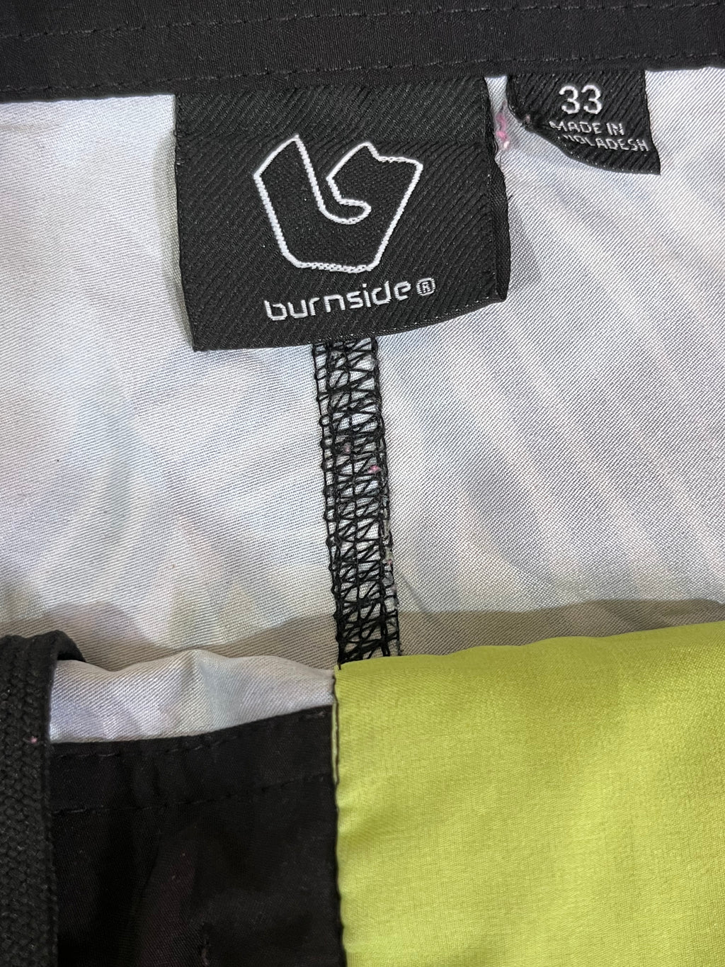 HAWAII MEN SHORTS WITH LABEL