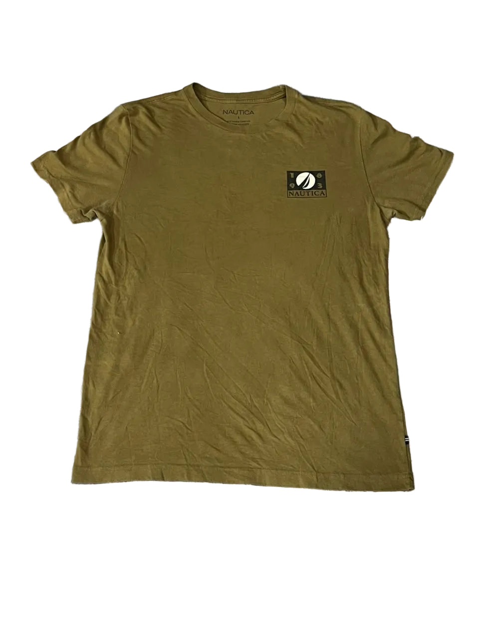 NAUTICA MEN ROUND NECK T-SHIRT ON A WHITE PLAIN BACKGROUND 