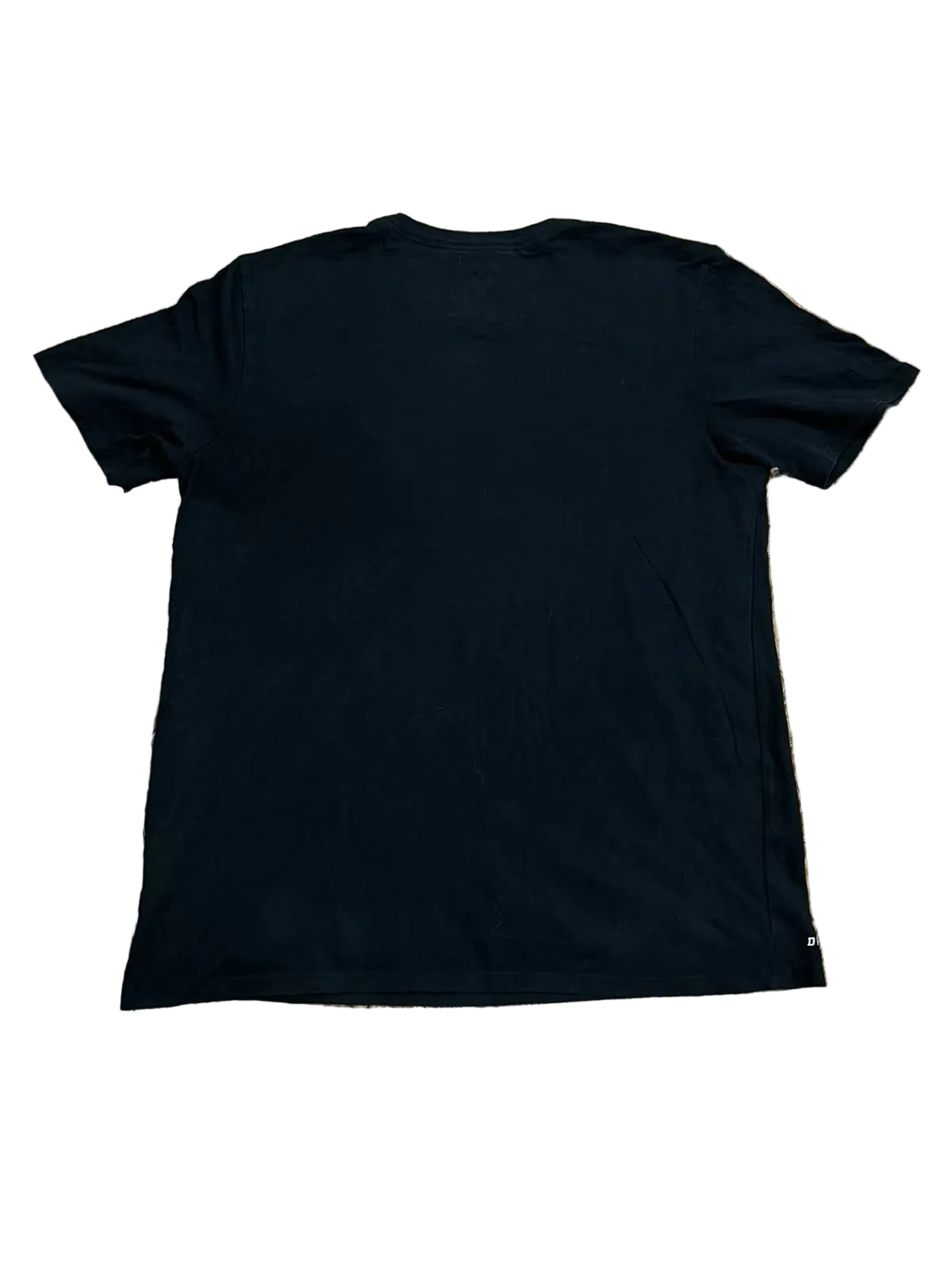 NIKE MEN ROUND NECK T-SHIRT ON A WHITE LAIN BACKGROUND