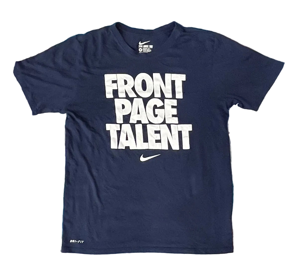 NIKE MEN ROUND NECK T-SHIRT ON A WHITE PLAIN BACKGROUND 