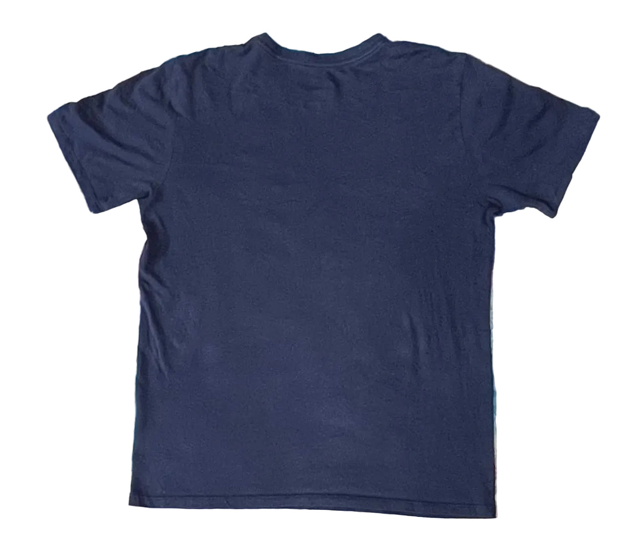 NIKE MEN ROUND NECK T-SHIRT ON A WHITE PLAIN BACKGROUND 