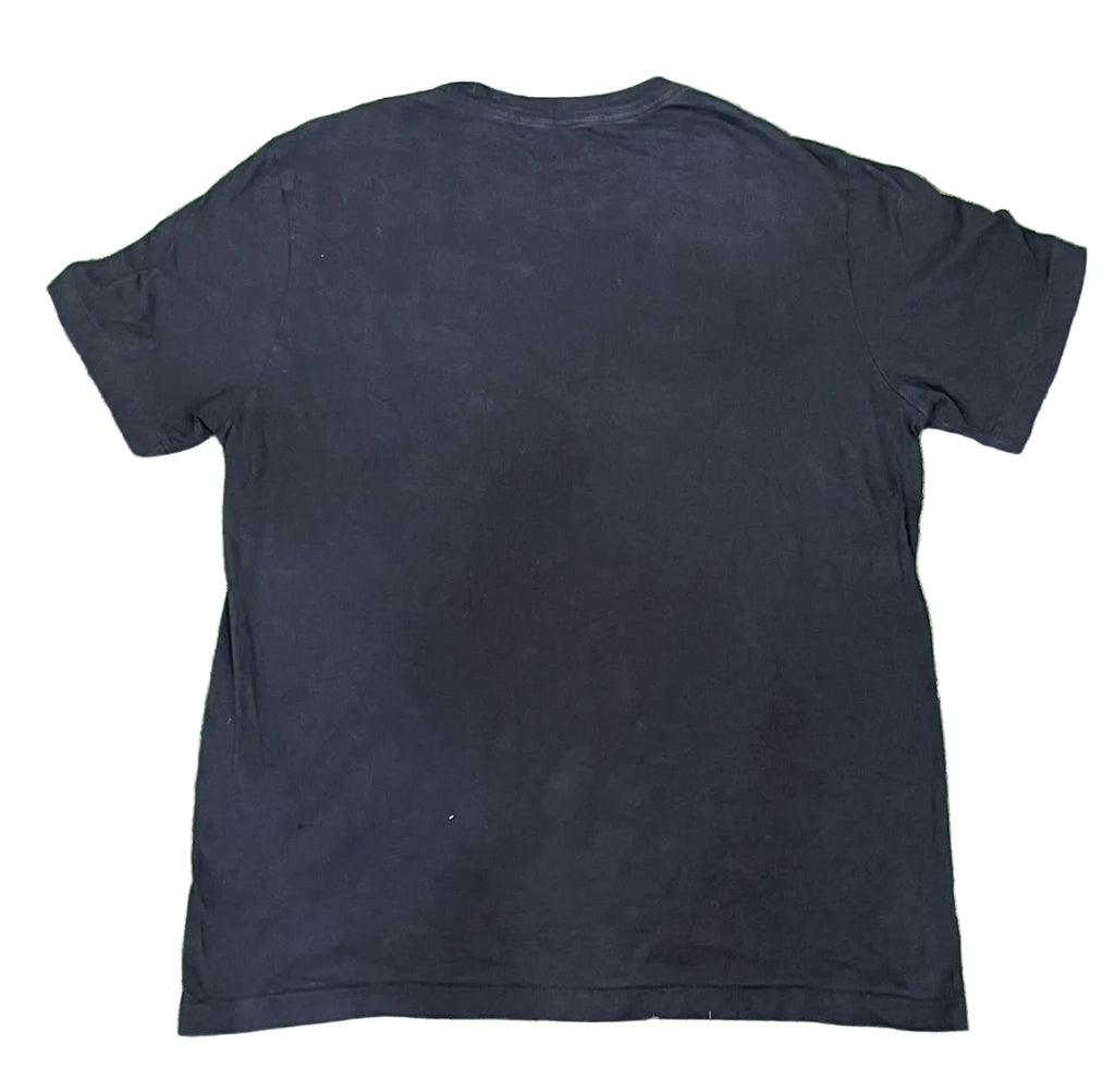 NIKE MEN ROUND NECK T-SHIRT ON A WHITE PLAIN BACKGROUND 