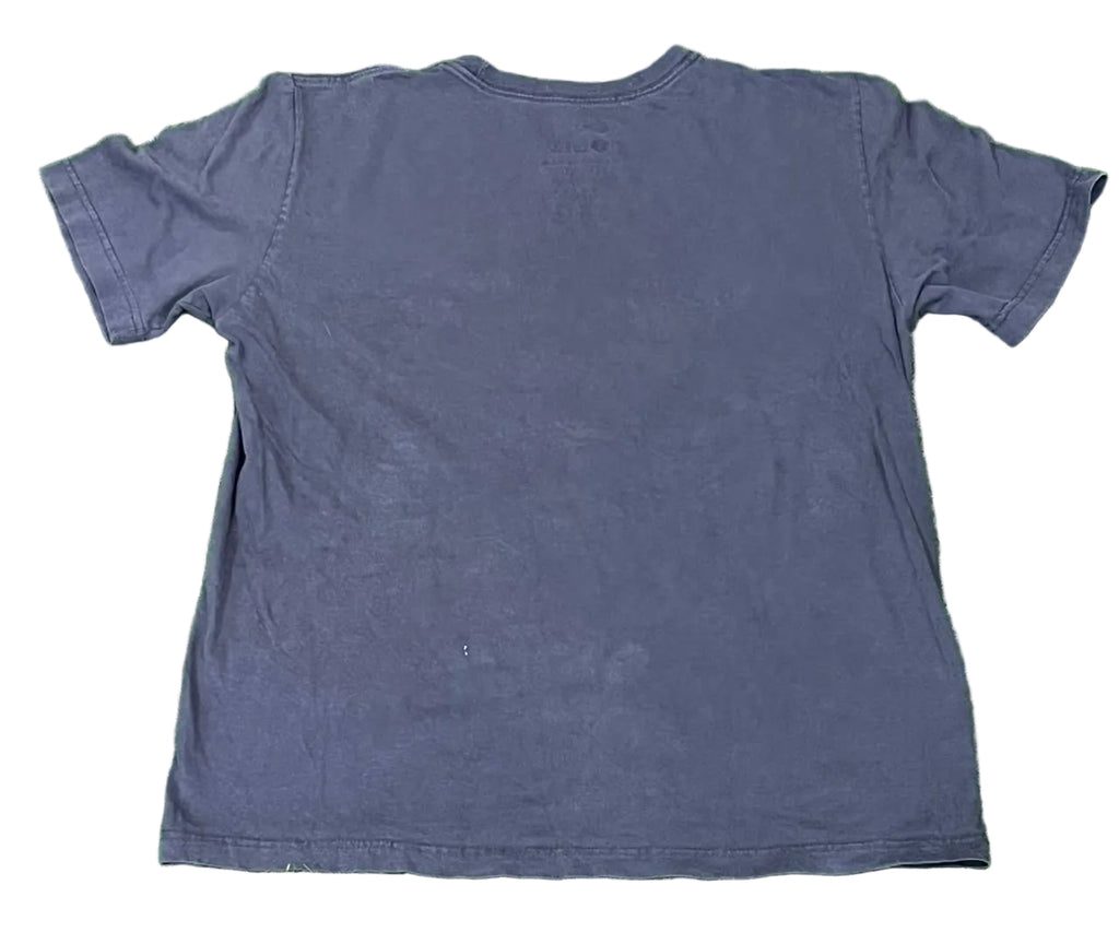 NIKE MEN ROUND NECK T-SHIRT ON A WHITE PLAIN BACKGROUND 