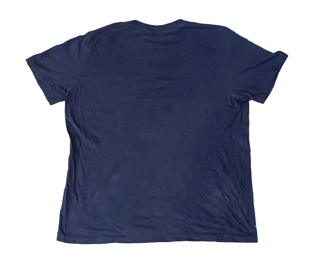 NIKE MEN ROUND NECK T-SHIRT ON A WHITE PLAIN BACKGROUND 