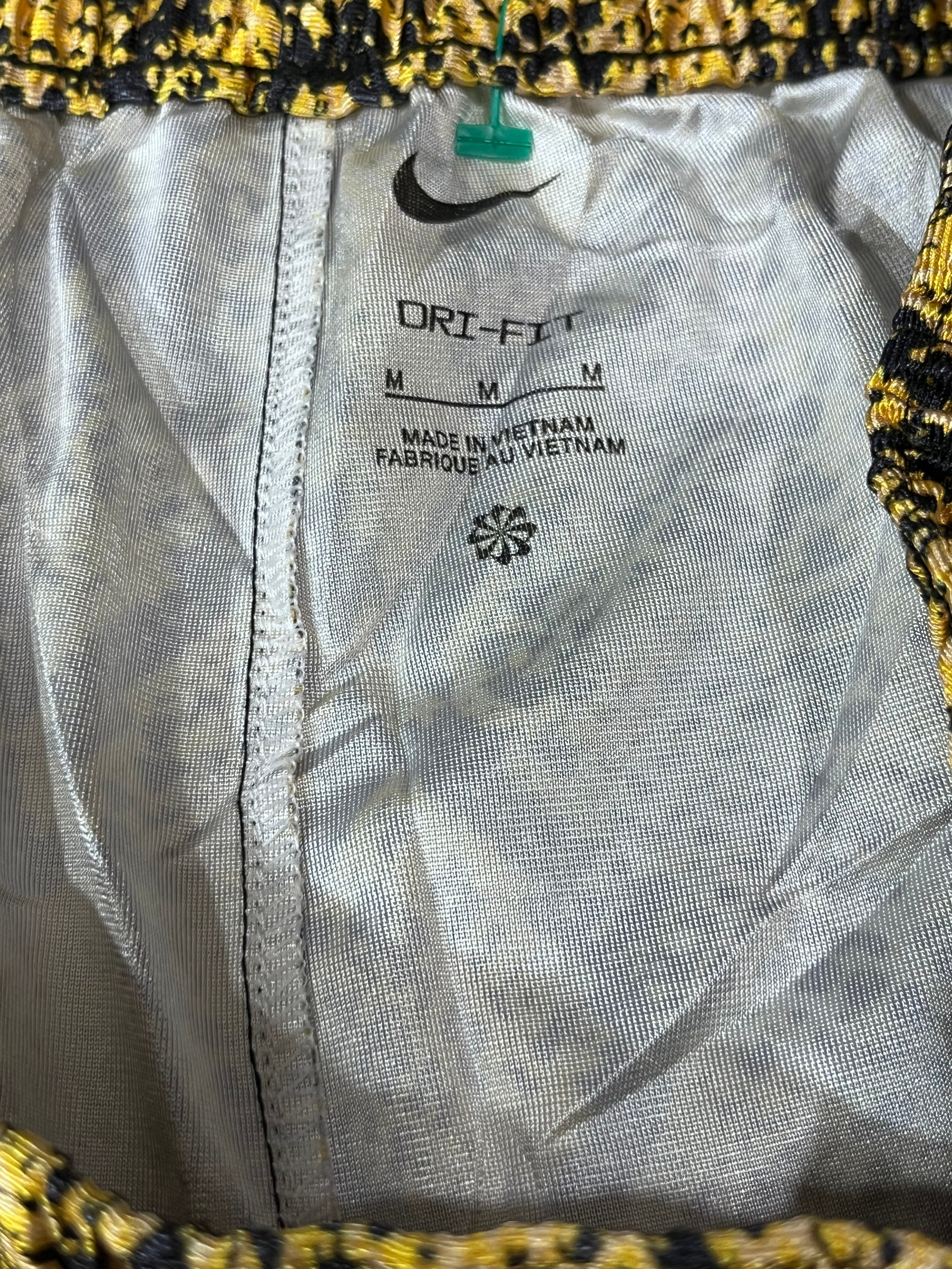 NIKE MEN SPORT SHORTS WITH LABEL