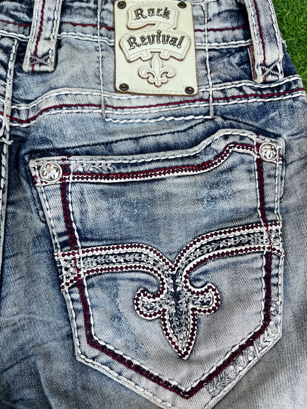 ROCK REVIVAL WOMEN JEANS WITH LABEL