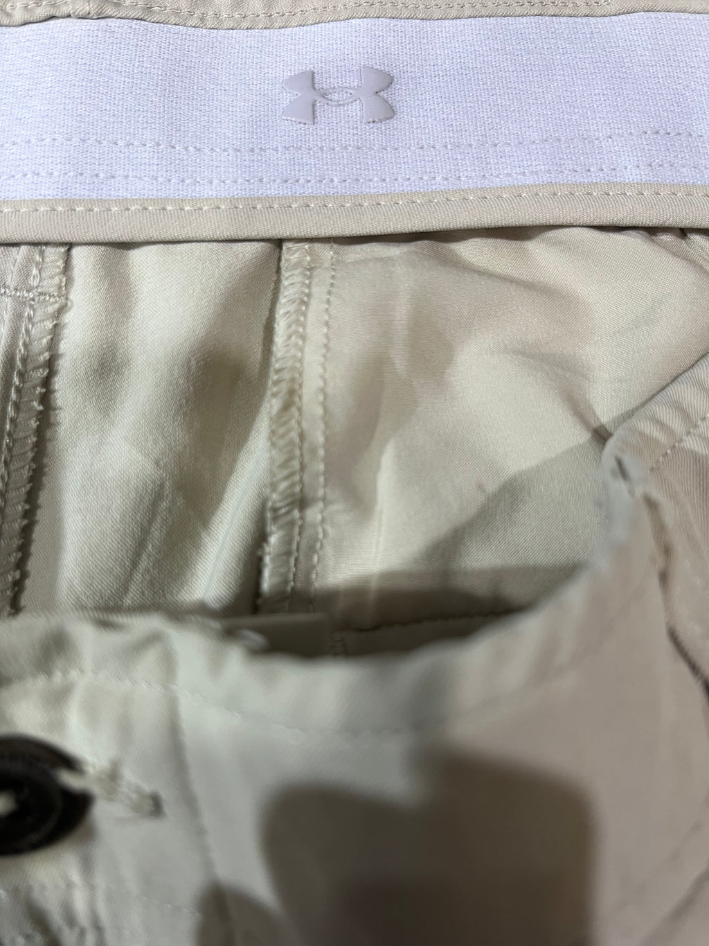 UNDER ARMOUR MEN SPORT SHORTS WITH LABEL 