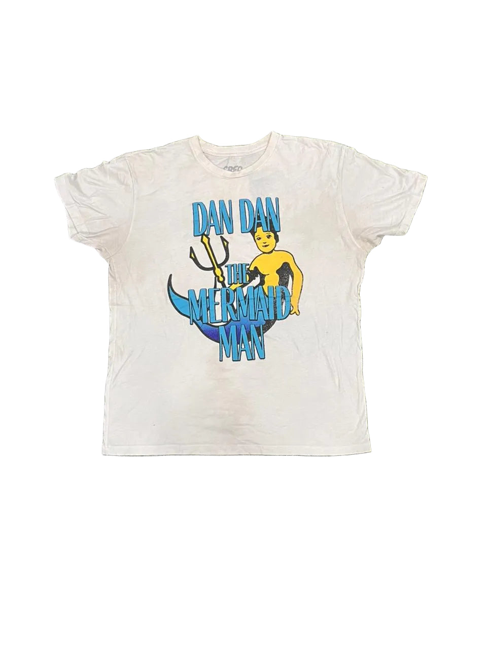 VINTAGE MEN PRINTED T-SHIRT ON A WHITE PLAIN BACKGROUND 