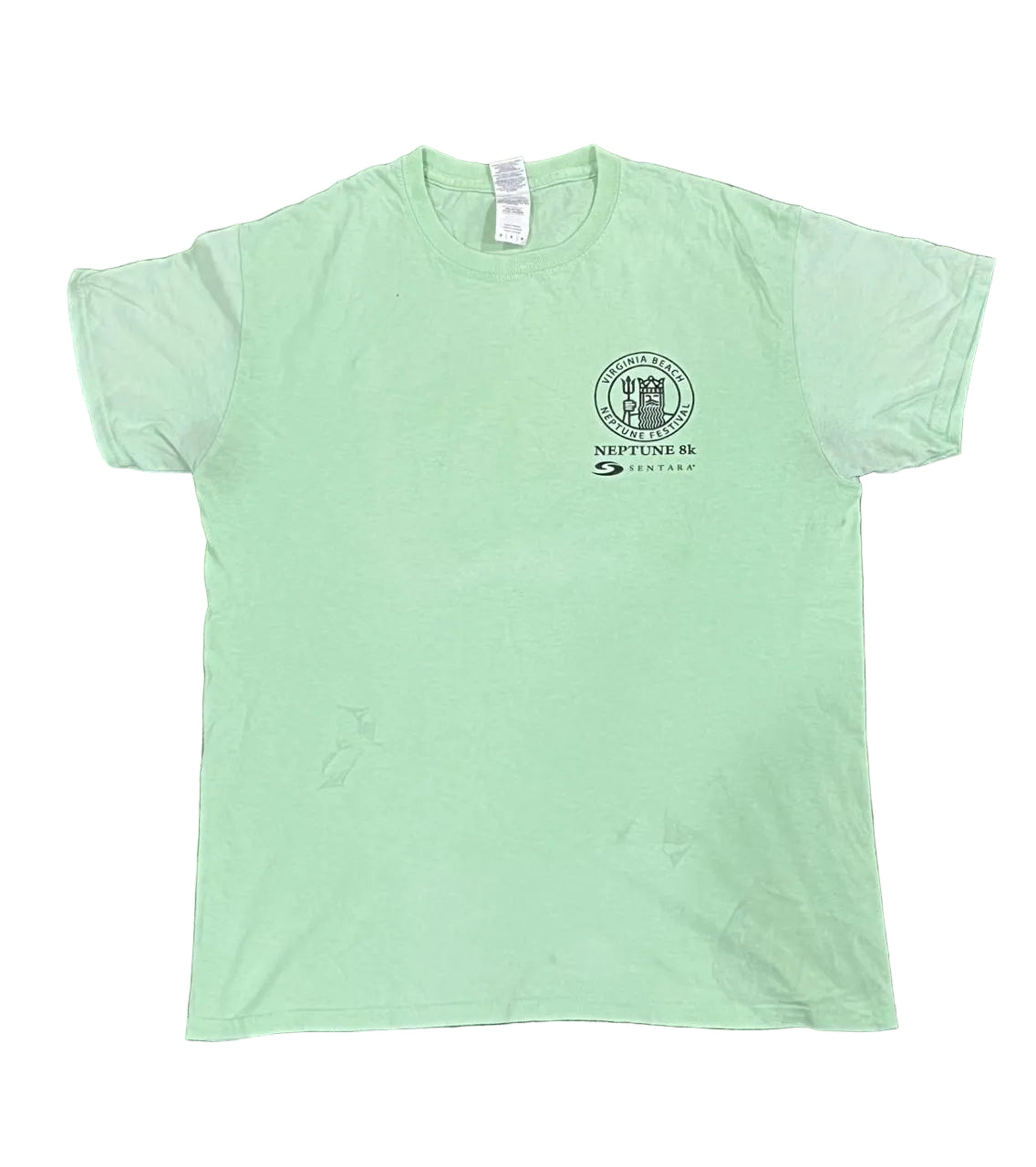 VINTAGE MEN PRINTED T- SHIRT ON A WHITE PLAIN BACKGROUND