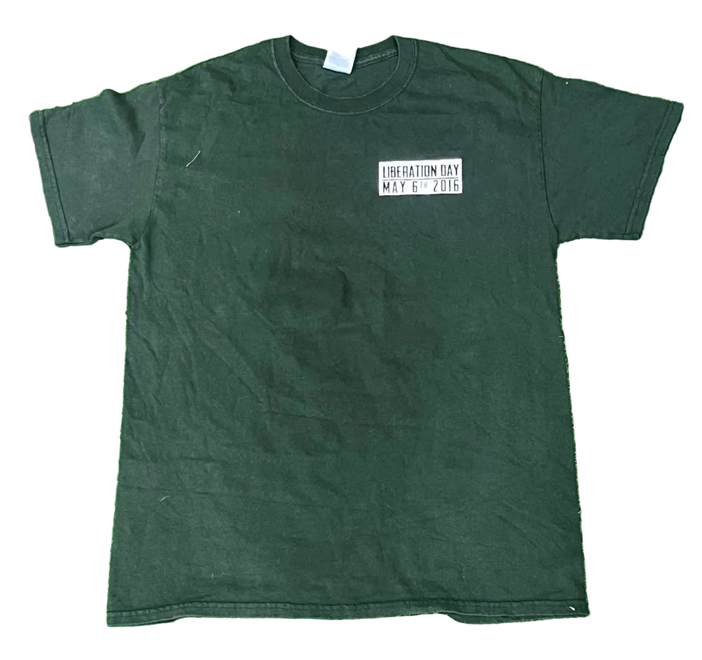 VINTAGE MEN PRINTED T-SHIRT  ON A WHITE PLAIN BACKGROUND