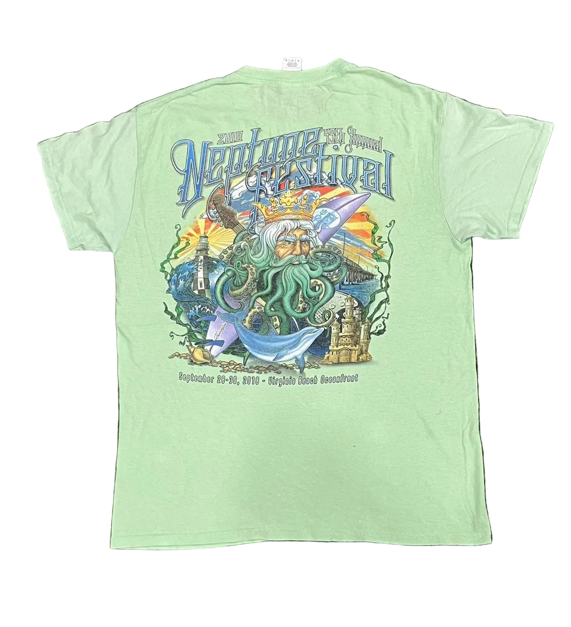 VINTAGE MEN PRINTED T- SHIRT ON A WHITE PLAIN BACKGROUND