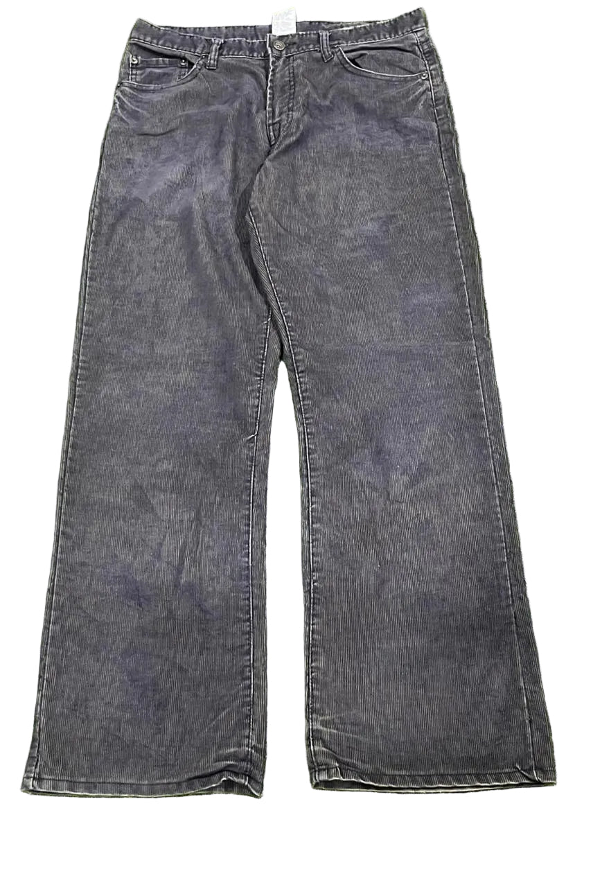Y2K WOMEN CORDUROY BLACK PANT ON A WHITE PLAIN BACGROUND