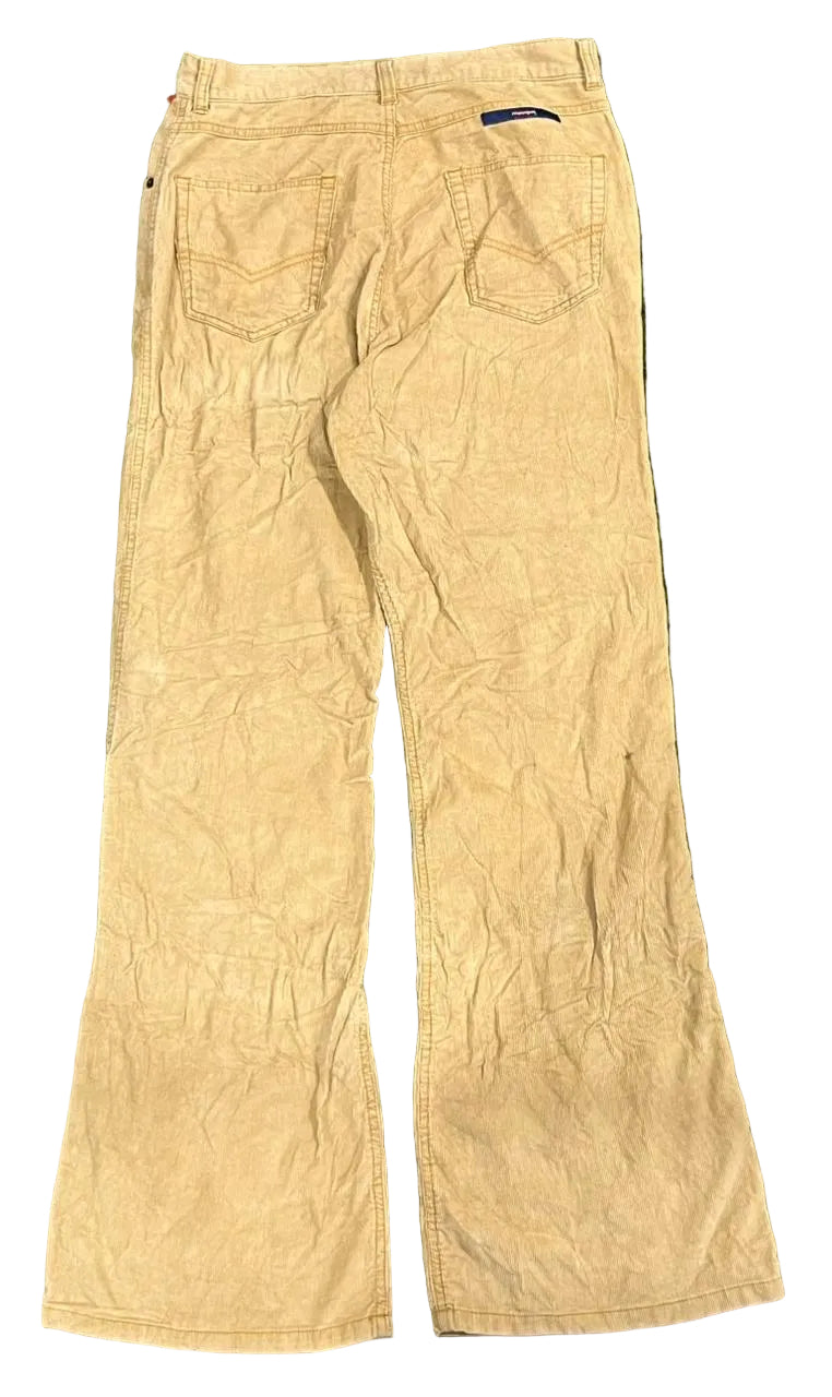 CODUROY Y2K YELLOW PANT ON A WHITE PLAIN BACKGROUND