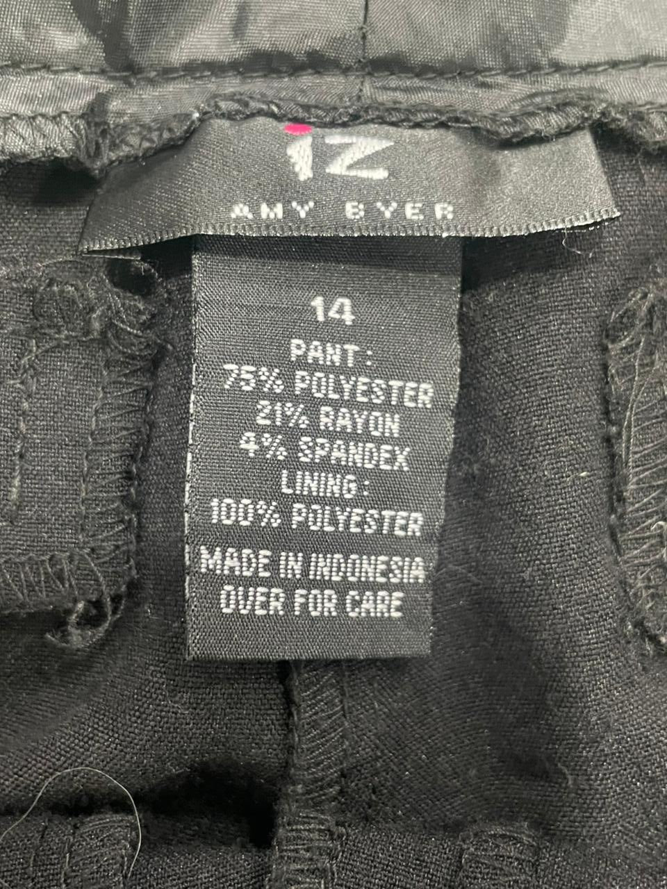 Y2K Office Flared pant on a with label
