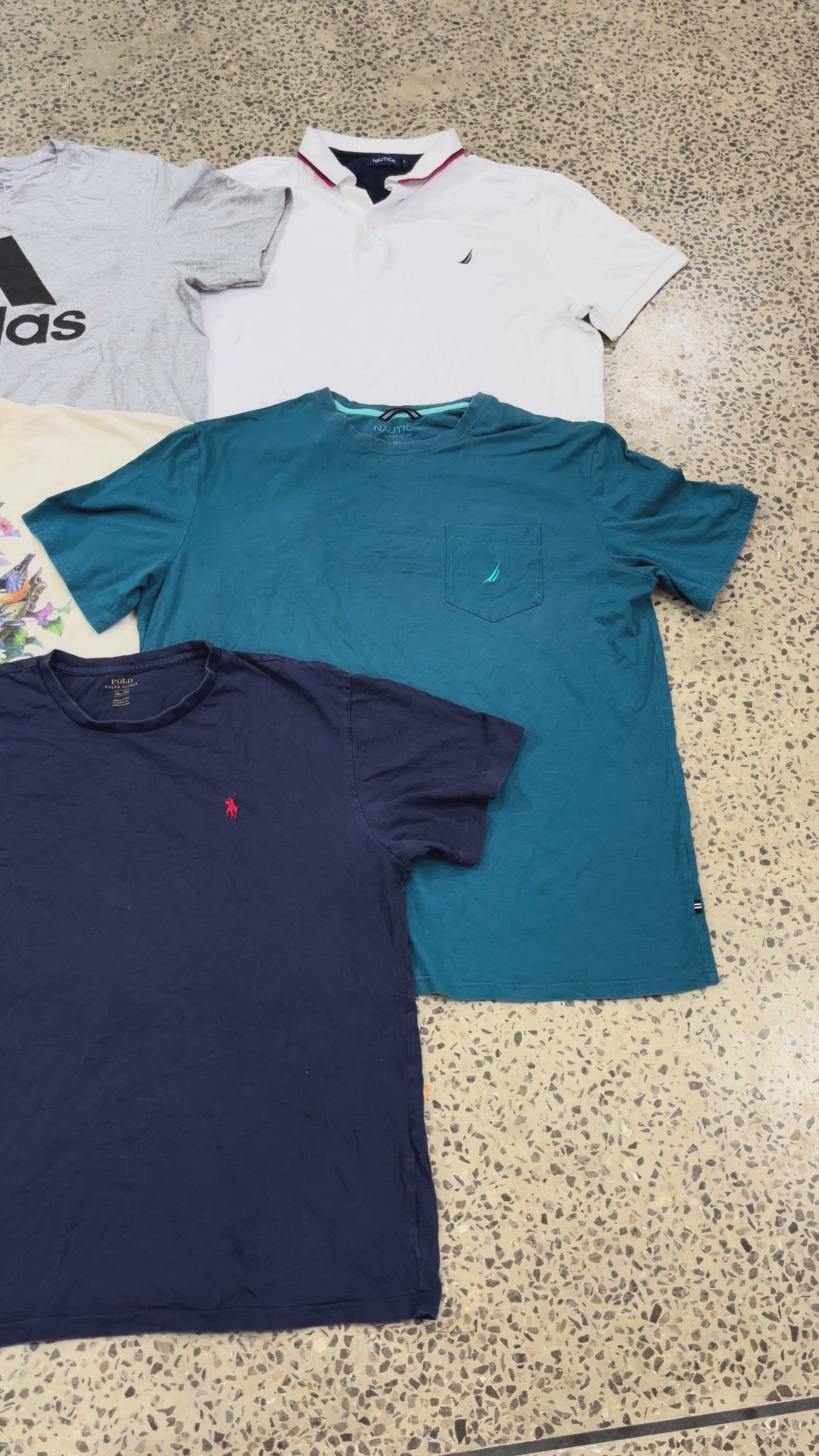 1KG VINTAGE CLOTHING BUNDLE