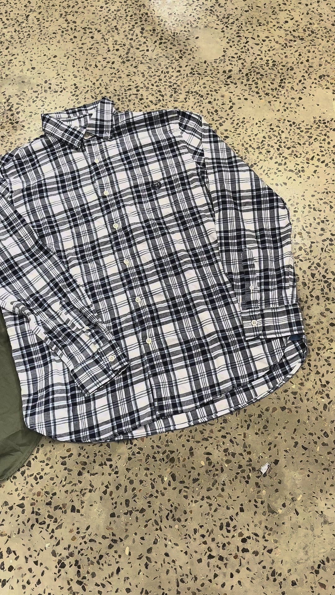1KG VINTAGE CLOTHING BUNDLE