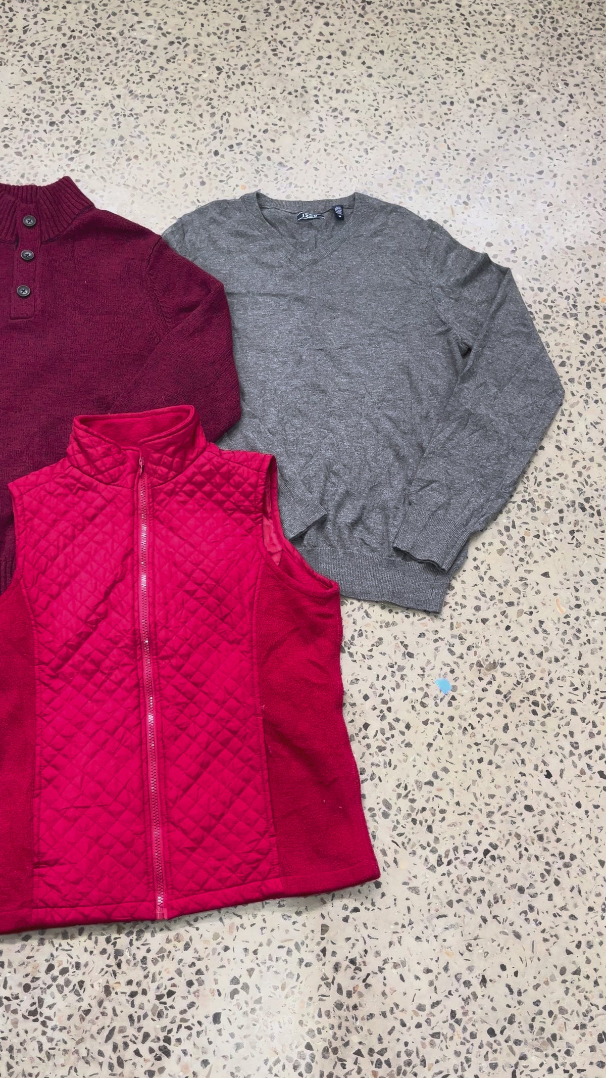 1KG VINTAGE CLOTHING BUNDLE