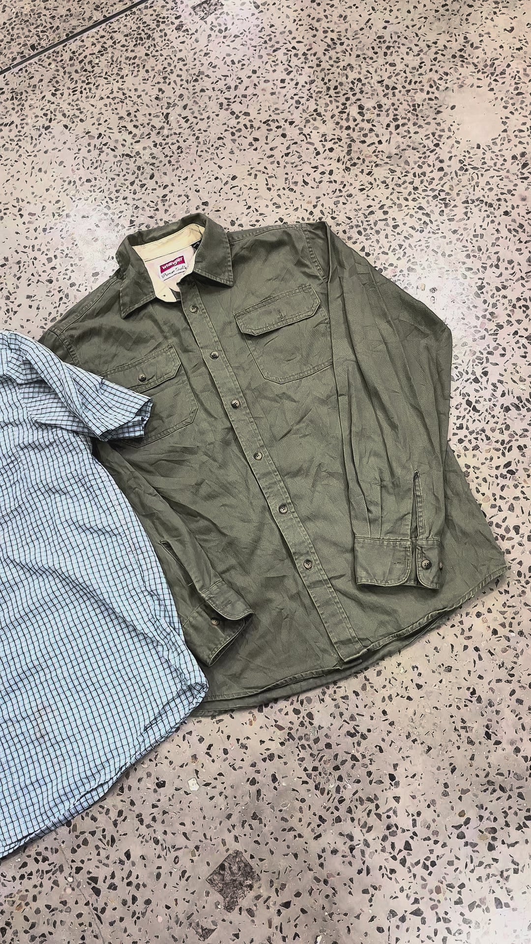 1KG VINTAGE CLOTHING BUNDLE