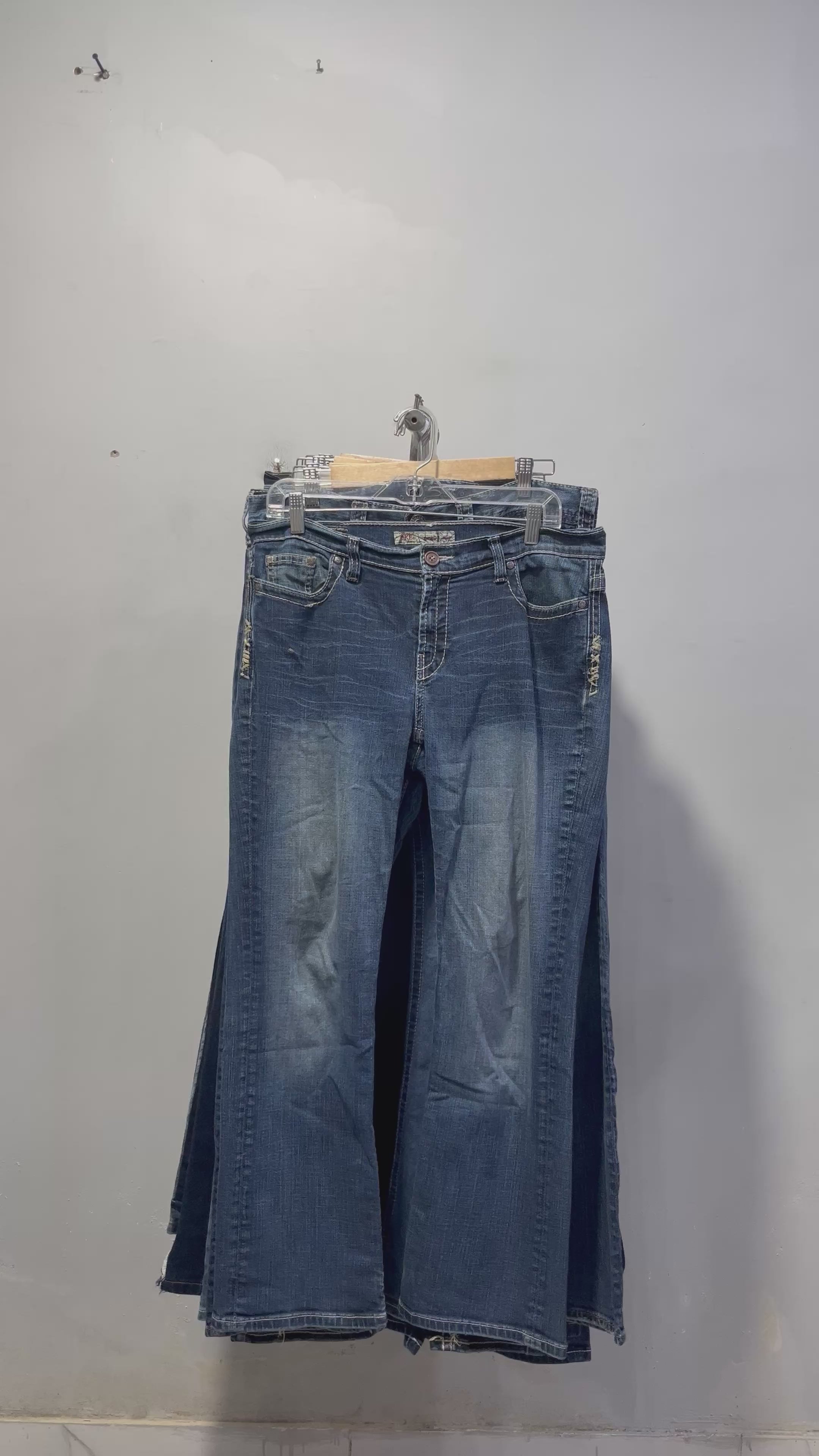 Y2K FLARED BACK-POCKET EMBELLISHMENT DETAILS BOYFRIEND JEANS 9 PCS